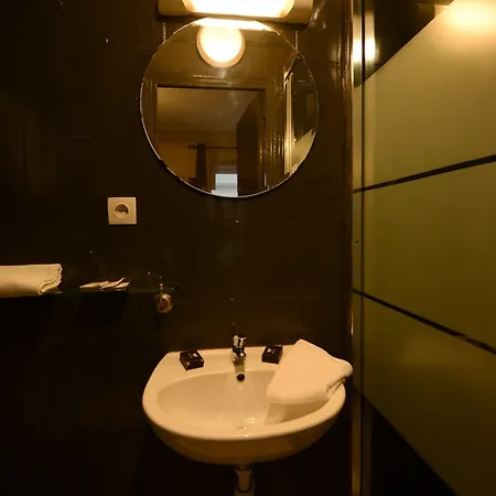 Du Mont Louis Hotel Parigi