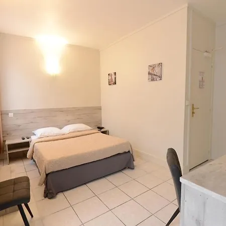 Hotel Du Mont Louis Parigi