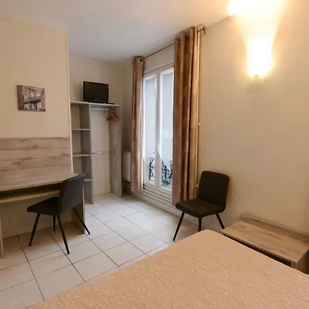 Du Mont Louis Hotel