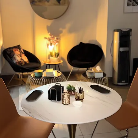 Du Mont Louis Hotel Parigi