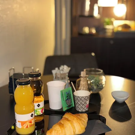 Du Mont Louis Hotel *