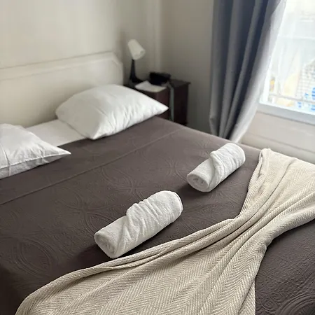 Du Mont Louis Hotel *