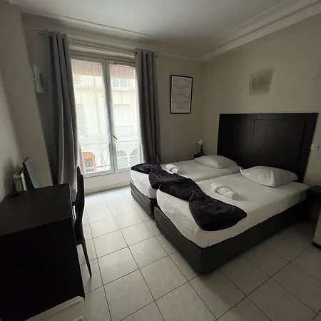 Du Mont Louis Hotel *