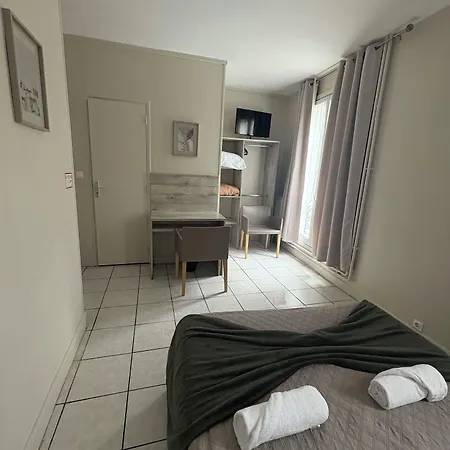 Hotel Du Mont Louis Parigi